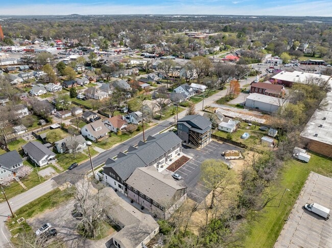 Building Photo - 425 Veritas St