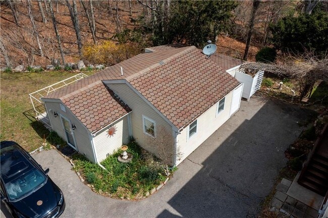 Building Photo - 5075 Old Post Rd