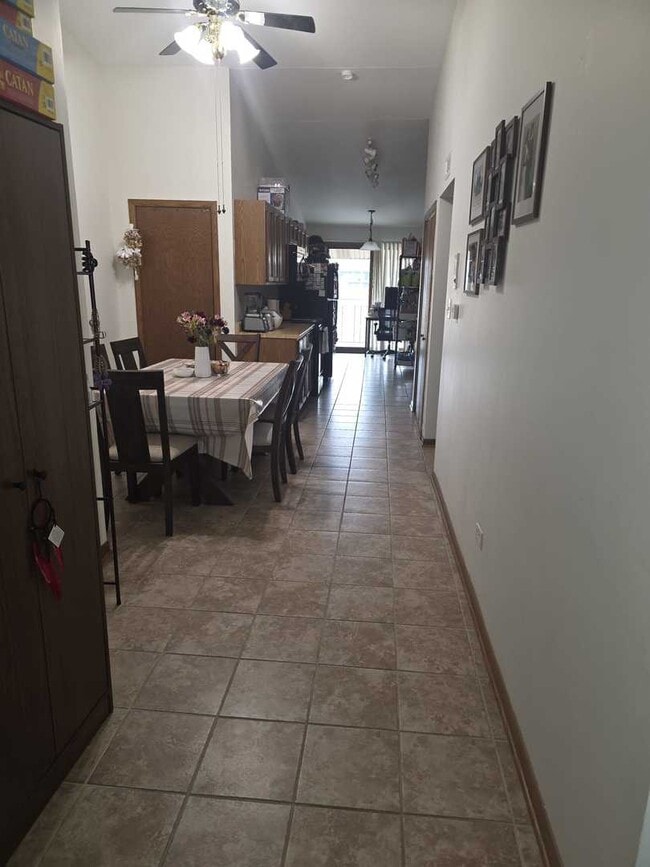 Building Photo - 9950 Treetop Dr