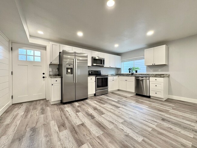 Building Photo - Remodeled 2 Bed / 1 Bath in West Valley – Bright, Modern & Move-In Ready with Parking