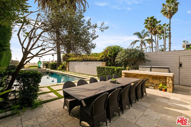 Building Photo - 964 Palisades Beach Rd