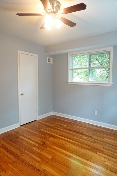 Building Photo - 8713 Plymouth St