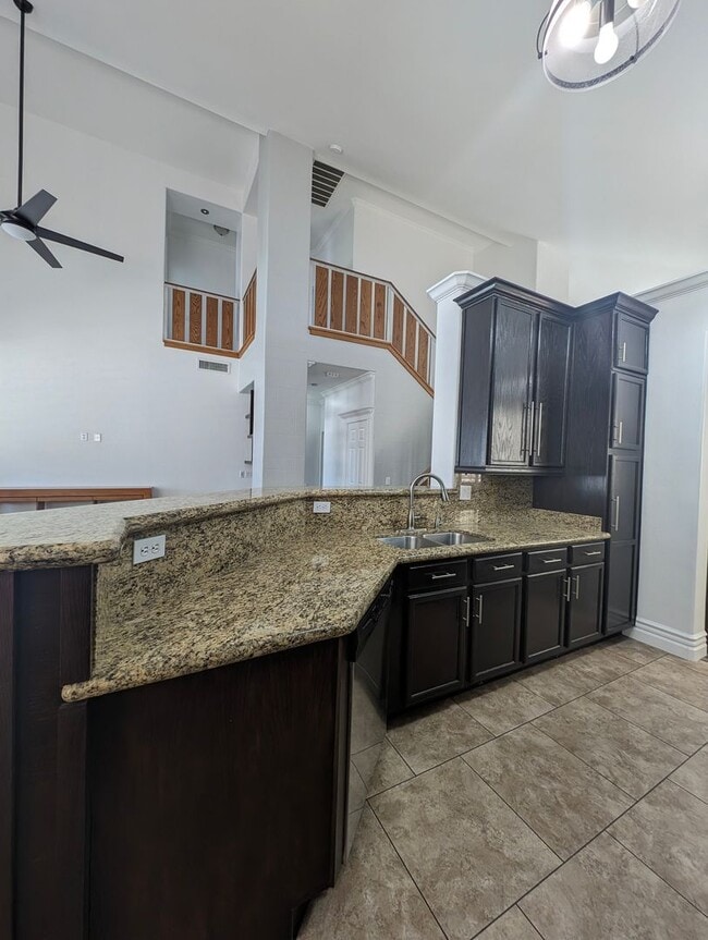 Building Photo - BEAUTIFUL executive style home w/ entertainer's dream backyard!