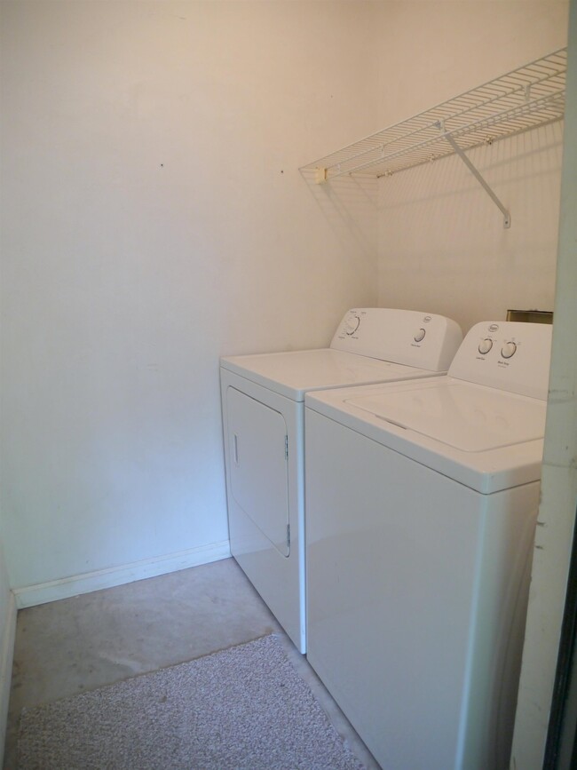 Building Photo - 433 Richview Park Cir W