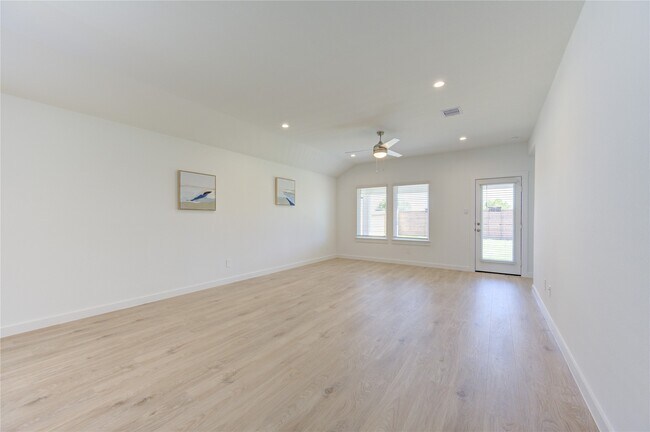Building Photo - 8038 Tropea Dr
