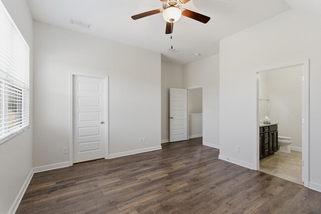 Building Photo - 114 Walden Village Ct