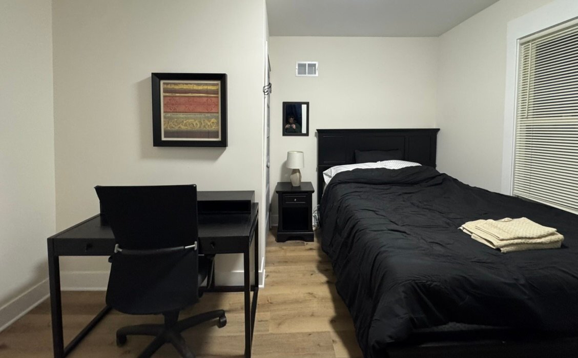 Building Photo - 220 W Buena Vista St