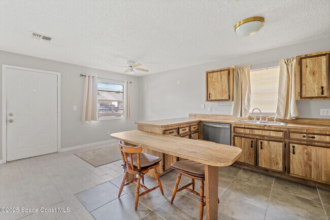 Building Photo - 1712 Stewart Pl