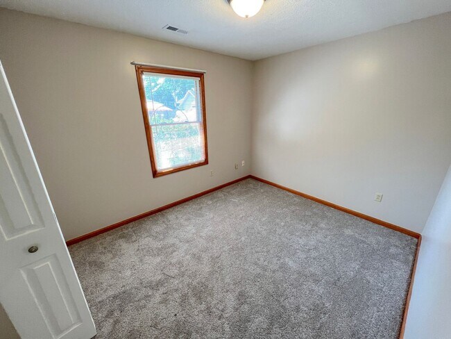 Building Photo - 681 Maple Ave