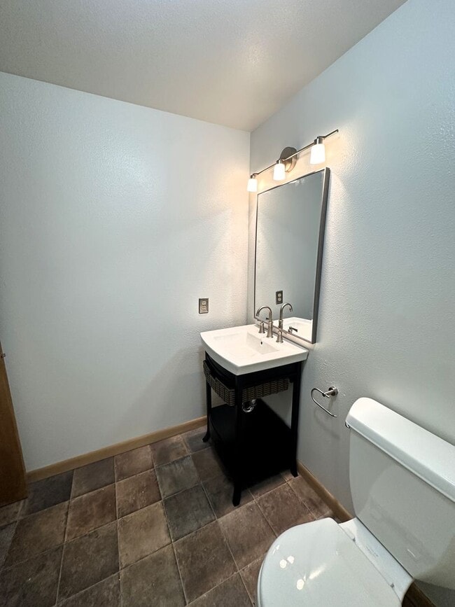 Building Photo - 3Bd/2Ba Sammamish House