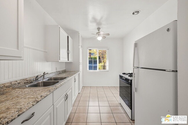 Building Photo - 1674 Vía Salida