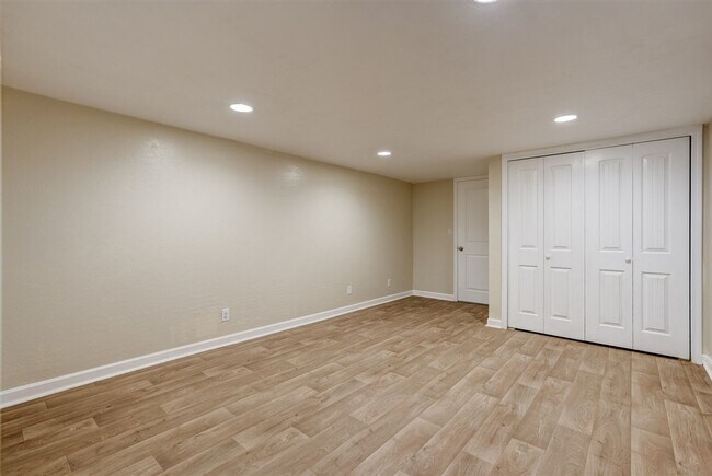 Building Photo - 237 S Hardin St