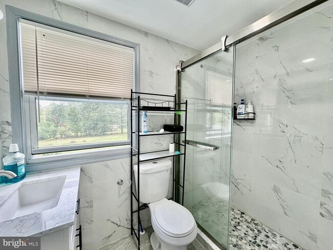 Building Photo - 633 Durham Rd