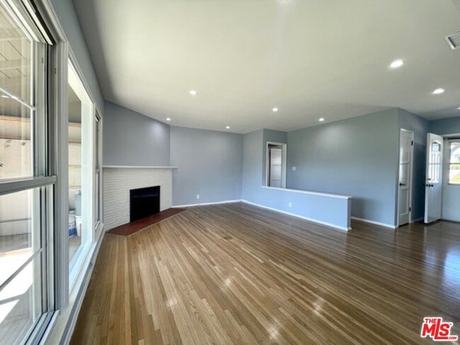 Building Photo - 7330 W 89th St