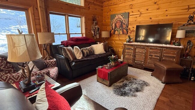 Building Photo - Charming Tahoe Donner Log Cabin with Hot Tub