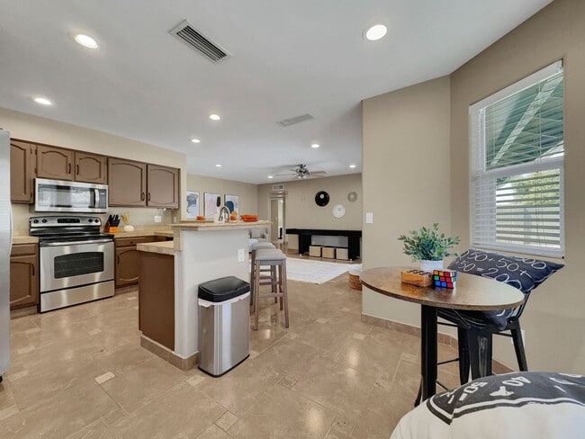 Building Photo - 4408 W Yorkshire Dr