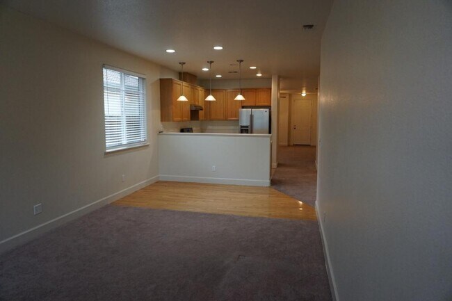 Building Photo - 424 Barclay Way