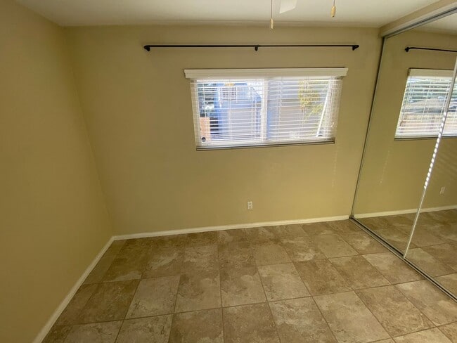 Building Photo - kl303r