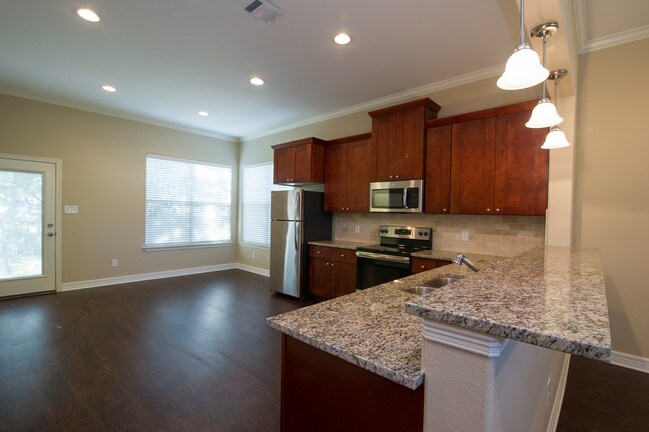 Building Photo - 1008 Dominik Dr
