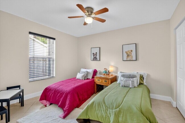 Building Photo - 1002 Julia Heights Dr