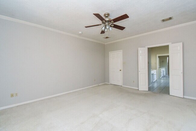 Building Photo - 127 Rush Haven Dr