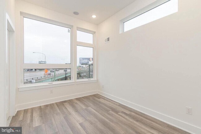 Building Photo - 90-94 E Laurel St