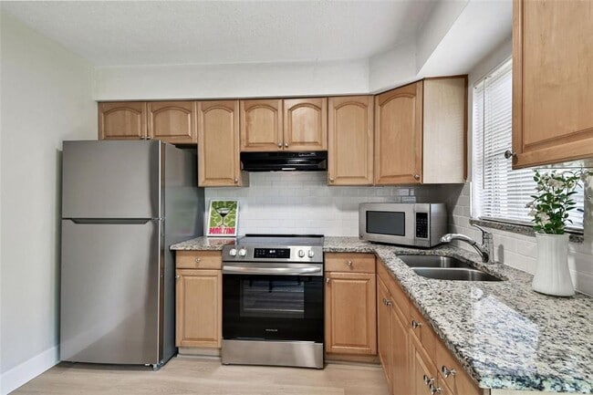 Building Photo - 4545 37th Ave N