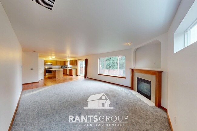 Building Photo - Spacious Pet-Free 4+ Bedroom Home in Lacey!