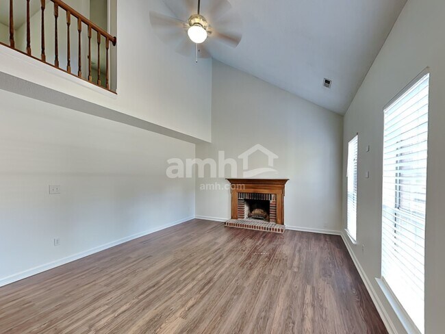 Building Photo - 3402 Mayhurst Dr