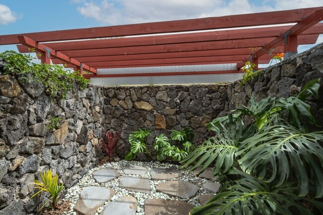 Building Photo - Contemporary Home in Gated Community