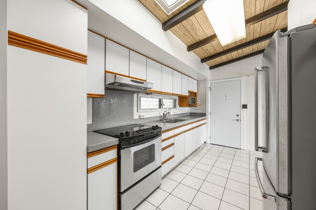 Building Photo - 1608 Makamua St