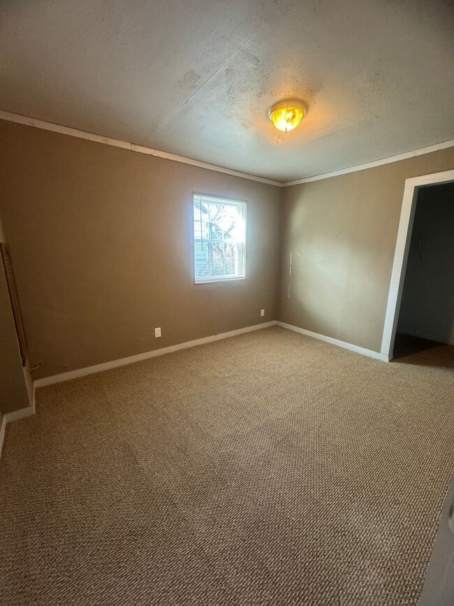 Building Photo - Remodeled 3 bedroom 1 bath home available ...