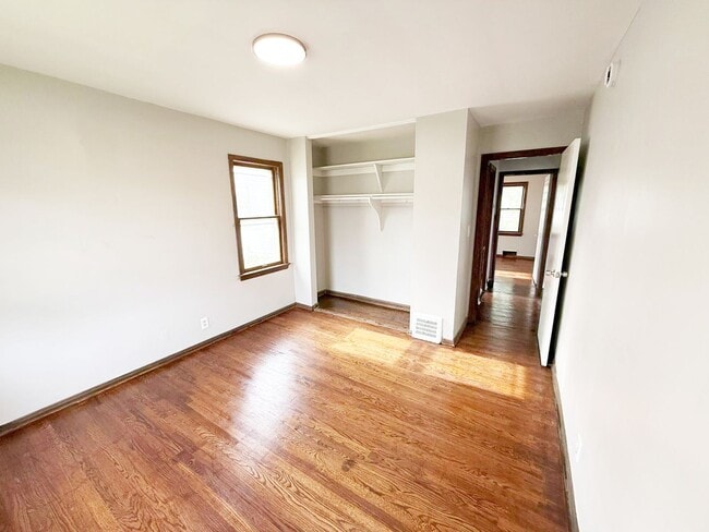 Building Photo - 3 BED 1 BATH BEAUTIFUL SINGLE FAMILY HOME ...