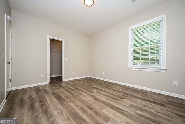 Building Photo - 332 Southgate Dr