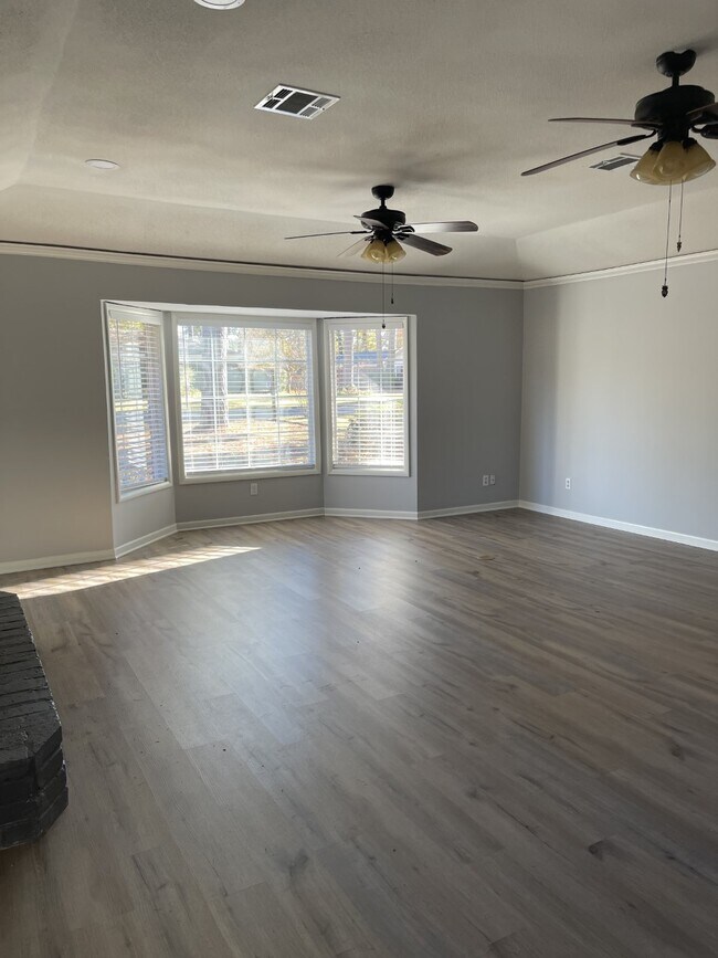 Building Photo - 309 Darbonne Dr