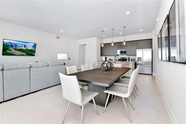 Building Photo - 7740 Sandy Ridge Dr