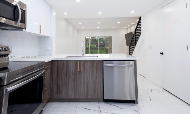 Building Photo - 16697 Hemingway Dr