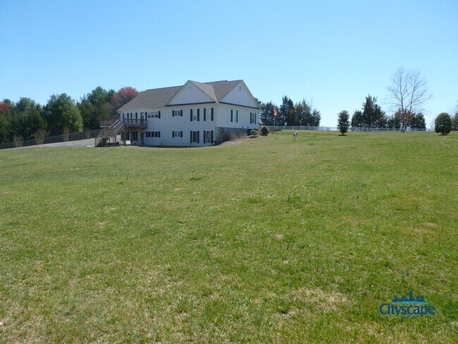Building Photo - 4646 Old Fredericksburg Rd