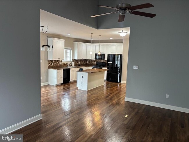 Building Photo - 151 Volpe Way