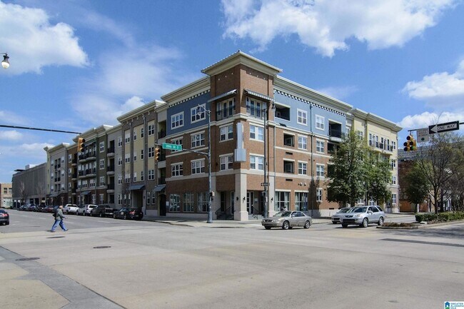 Building Photo - 337 5th Ave S