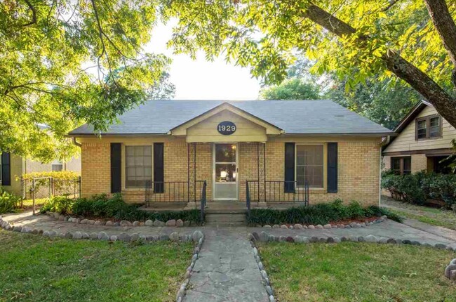 Primary Photo - 3 Bedroom in Midtown Tyler!