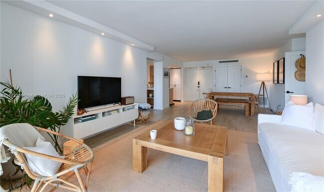 Primary Photo - 1420 Brickell Bay Dr