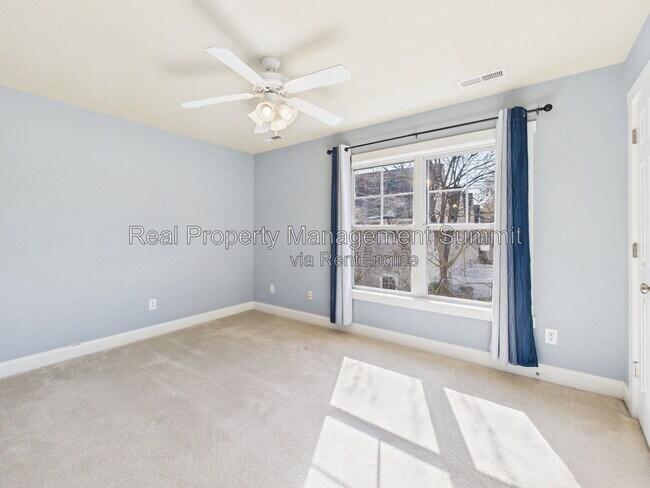 Building Photo - 350 Marquette Ct