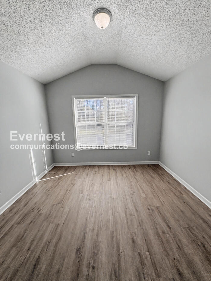 Building Photo - 8596 Thomas Rd