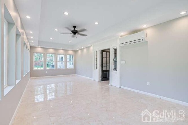 Building Photo - 55 Devon Rd