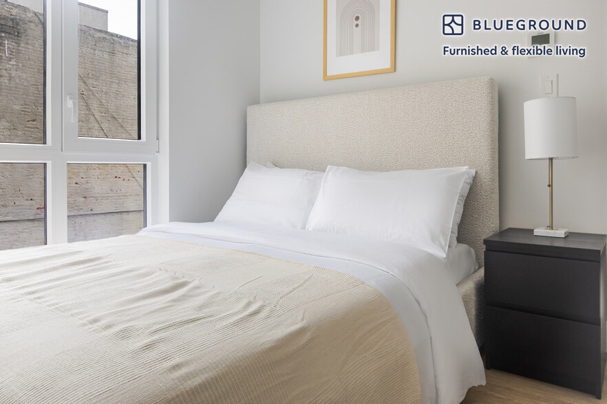 Building Photo - 82 4th Ave