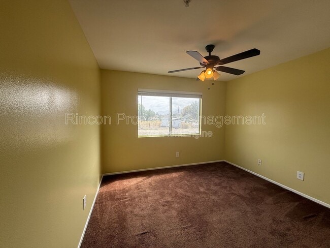 Building Photo - 1540 Pyramid Ave
