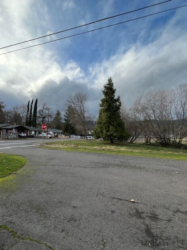 Building Photo - A Little Piece of Heaven in Historic Jacksonville