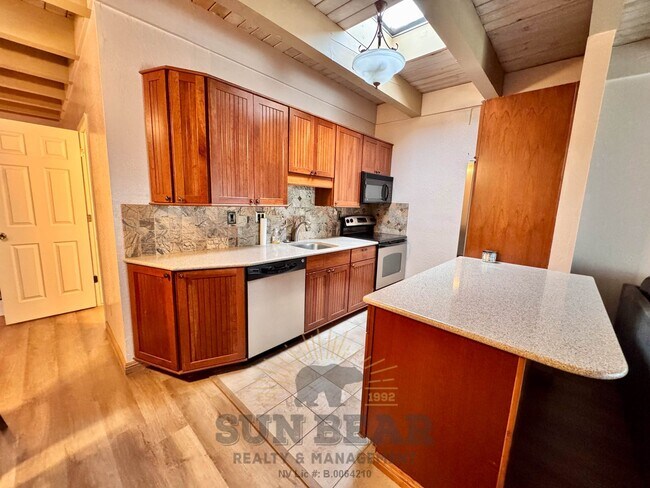 Building Photo - 3 Bedroom in Central Location in Incline! - Dog upon Approval!