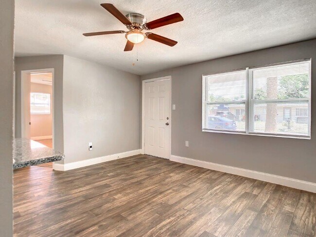 Building Photo - Completely upgraded 3/1 1196 Sq. Ft. with recently renovated bathroom and kitchen with GRANITE& a...